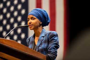 La deputata democratica Ilhan Omar aggredita a Minneapolis. Trump: «È un’impostora»