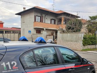 Varese, sorprende i ladri in casa e ne uccide uno: si indaga per legittima difesa