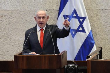Guerra in Iran, Netanyahu in video per dimostrare di essere vivo: «Guardatemi, sono qui»